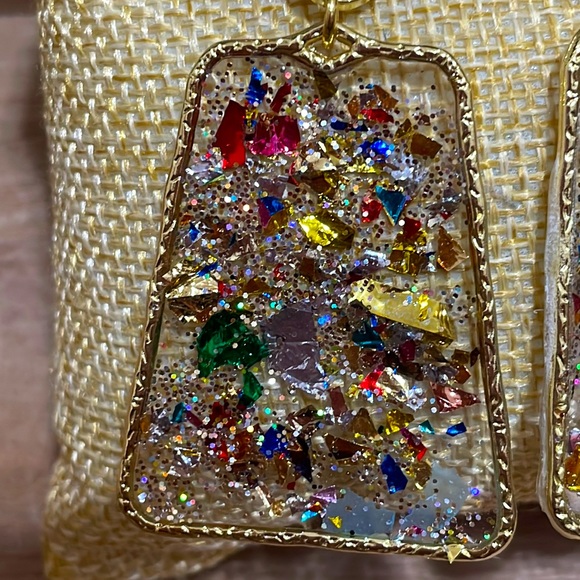 🎉💕 NEW ARRIVAL! Confetti Gold Multicolor Dangle Earrings Easter Gift - Picture 2 of 4